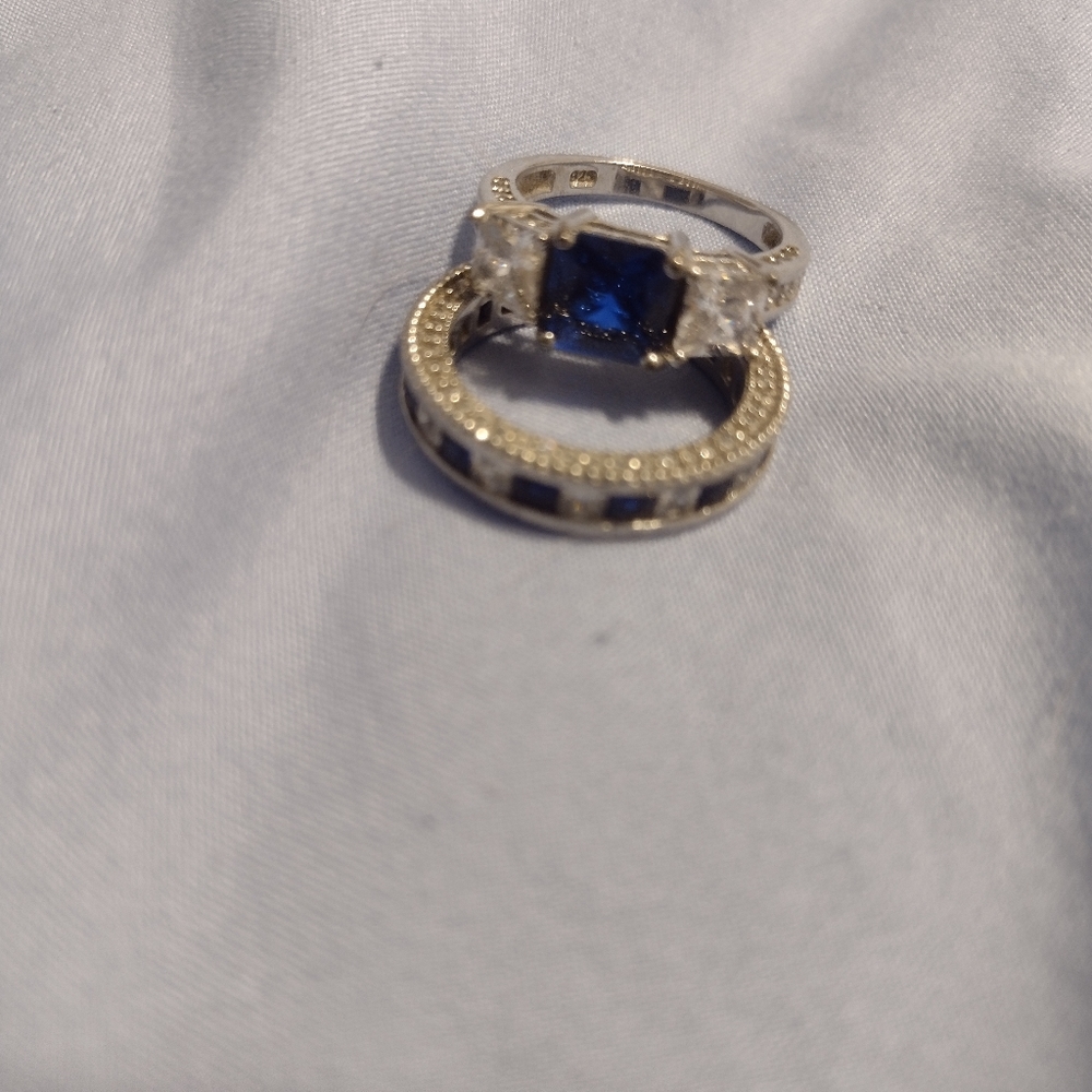 Ring - Picture 3 of 4